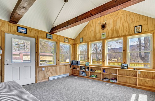 Laurelton Cabin | 'Slate Drake Cabin' on Penns Creek w/Deck & BBQ