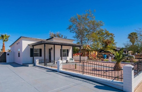 Garfield Bed & Breakfast | Sleek 2BR Home | Downtown Phoenix by WanderJaunt