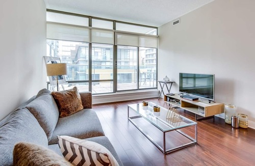 Yorkville Apartment | Sleek Modern Yorkville Suite