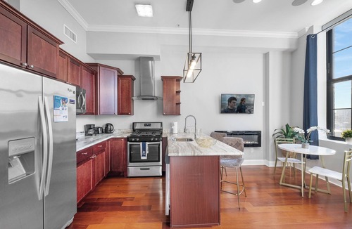 Olde Kensington Apartment | Sleek Northern Liberties 1-Bedroom - Rooftop Pool, Gym & Concierge