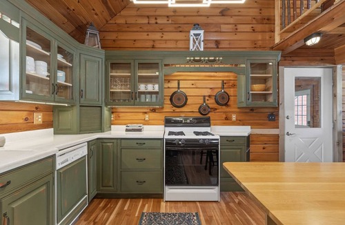 Watkins Glen House | Sleeps 11 | Hot Tub | Game Room | Near Watkins Glen