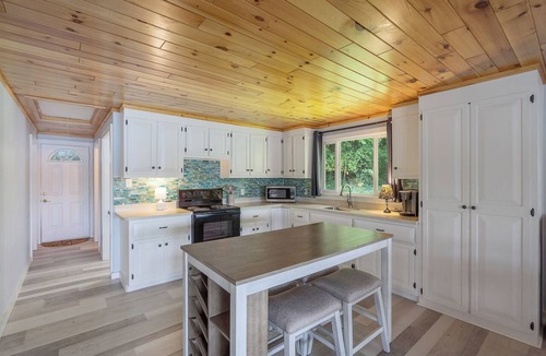 West Eaton House | Sleeps 12, Beautiful Lakefront Getaway - Private Dock, Colgate Weekend Favorite
