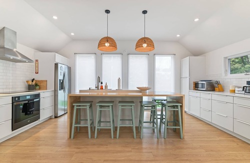 Tannersville House | Sleeps 14! Game Room, Hot Tub, Firepit, Near Camelback & Great Wolf Lodge