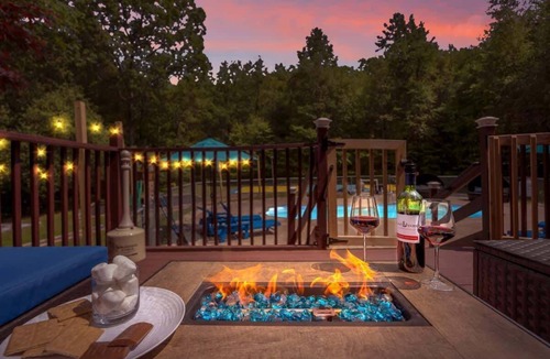 Reeders House | Sleeps 14! Pool Hot Tub Sauna Pickleball Arcade