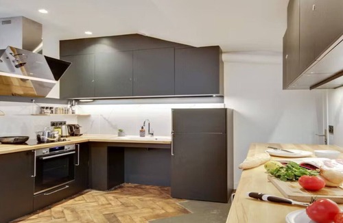 Porte-Saint-Martin Apartment | SLEEPS 17!THE PERFECT COURTYARD HOME FOR A FAMILY GATHERING - CANAL SAINT MARTIN