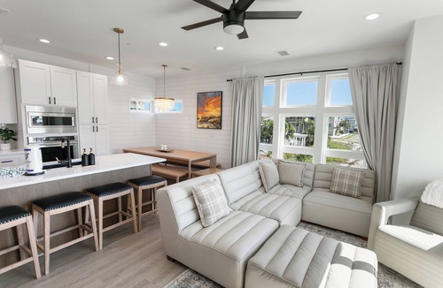 Holiday Isle House | Sleeps 24, HotTub, Pool, Steps 2 Beach, 2 Rooftop Tubs, 2 Kitchens, 2 Masters