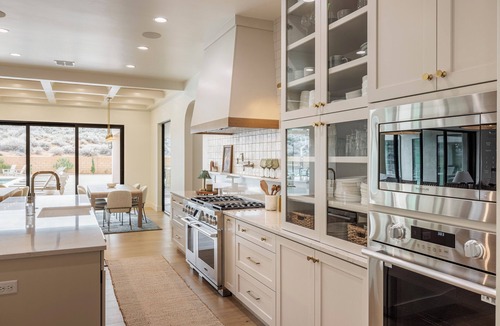 St. George House | Sleeps 58! Parade Home! 30 Person Spa!