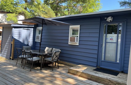 Wasaga Beach Cottage | Sleeps 6 people walking distance to the beach, affordable monthly rental.