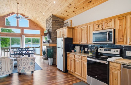 Hamilton House | Sleeps 8, 5 min to Colgate, Welcome Wine, Lake Moraine Home #2 Near Colgate University