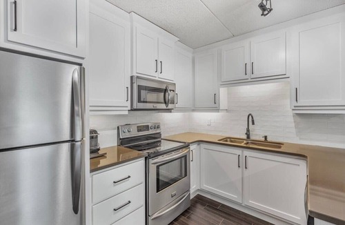 The Blue Mountains Condo | Slope View Chalet | Patio Views + Walk to Village