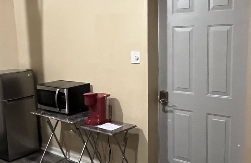 Harrisburg House | Small apartment for rent. This area has quick access to Harrisburg City events.