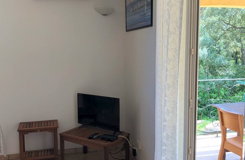 San-Gavino-di-Carbini Villa | Small contemporary villa with all mod cons (new)