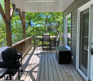 Georgian Bay House | Small Muskoka Cottage- Gibson Lake