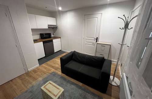 Bobigny House | Small pavilion, Jacuzzi, Barbecue, Terrace, Netflix, Canal+, Disney+.