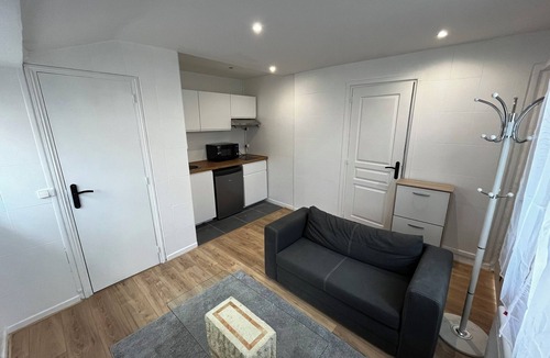 Bobigny House | Small pavilion, Jacuzzi, Barbecue, Terrace, Netflix, Canal+, Disney+.
