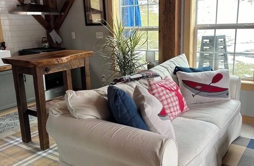 Hamilton Cabin | Snowshoe Cabin across from Upper Lake Moraine and close to Colgate!