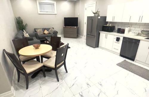 Pickering House | SoccerFans-GetAway Luxury Home CozyAffordable Rate