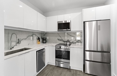 Historic Hyde Park North Apartment | SoHo/Hyde Park Luxury Studio Apt