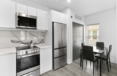 Historic Hyde Park North Apartment | SoHo/Hyde Park Luxury Studio Apt