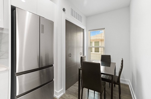 Historic Hyde Park North Apartment | SoHo/Hyde Park Luxury Studio Apt