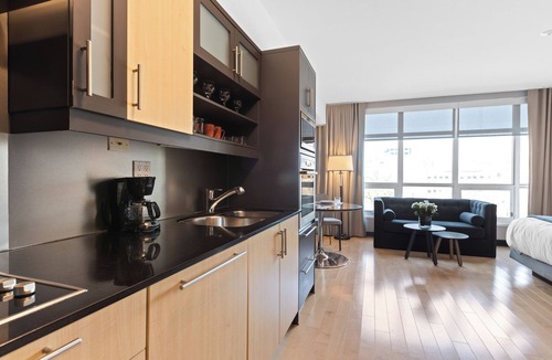 Wellington Place Hotel | SoHo Residences Toronto