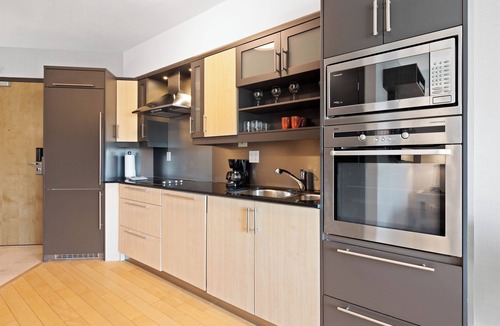 Wellington Place Hotel | SoHo Residences Toronto