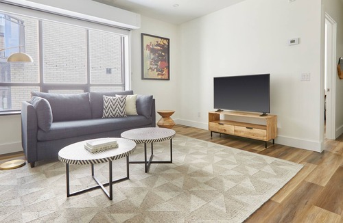 Grange Park Apartment | Sonder The Elm | Spacious One-Bedroom