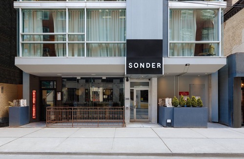 Fashion District Apartment | Sonder The Slate | Queen Room