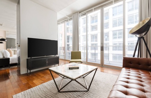 Fashion District Apartment | Sonder The Slate | Stellar King Suite w/Balcony