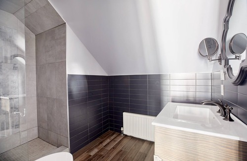 Church and Wellesley Apartment | Sonder The Wellesley | Spacious Queen Room