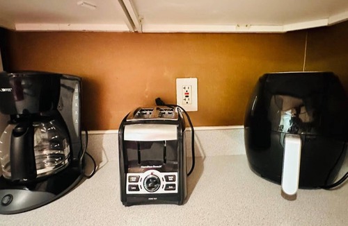 Broomall Apartment | Sophia's Flat A-No Step/Pet Friendly at Quiet & Peaceful Suburb