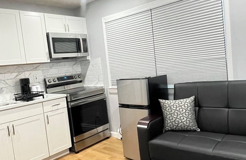 Inwood House | Sophisticated Suite Near JFK Airport