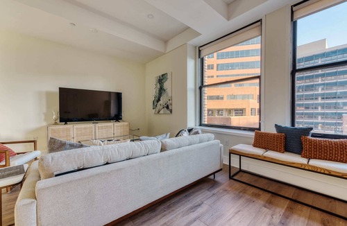 Center City East Apartment | Sosuite | Independence Park-facing 3BR by Sosuite