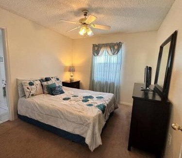 Crescent Lakes House | South Facing Private Pool & Spa - Family Friendly Vacation Home with White Rose Villas
