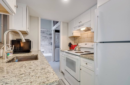 South Salem Cottage | South Salem Vacation Rental w/Furnished Deck!