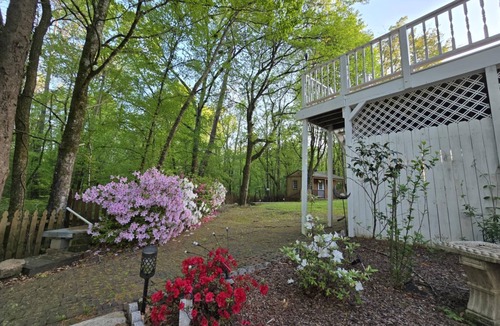 Pinson House | Southern Charm Cottage - Peaceful 4 BR By The Creekside!