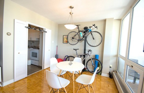 Davisville Apartment | Spacious 1-bed room Apartment 5min to Subway, Restaurants, Grocery, Parks
