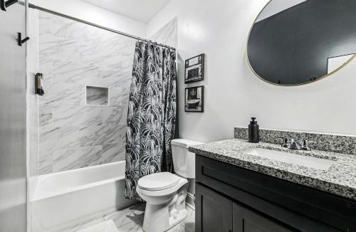 Saint Claude Apartment | Spacious 10BR NOLA Home, Perfect for Groups, King bed
