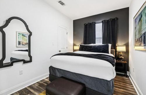 Saint Claude Apartment | Spacious 10BR NOLA Home, Perfect for Groups, King bed