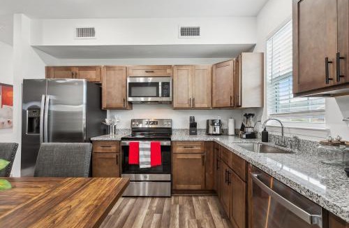 Saint Claude Apartment | Spacious 10BR NOLA Home, Perfect for Groups, King bed