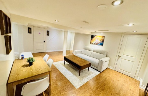Brampton House | Spacious 2-Bedroom Apartment Near Pearson Airport – Perfect for Families and Groups