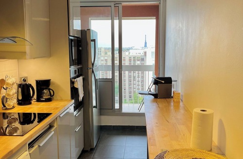 Puteaux Apartment | Spacious 2-room apartment with parking in Paris La Défense overlooking the Eiffel Tower