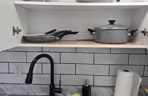 Halton Regional Municipality Apartment | Spacious 2Bd family suite with full kitchen. Centrally located.