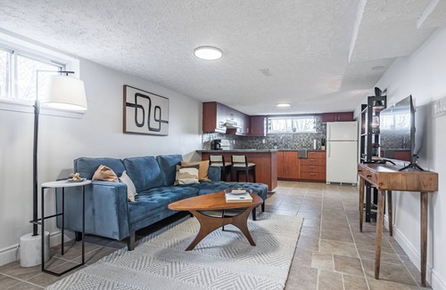 Lakeview Apartment | Spacious 2BR Bsmt Apt w/Free Parking