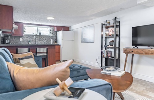 Lakeview Apartment | Spacious 2BR Bsmt Apt w/Free Parking