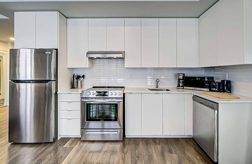 Toronto House | Spacious 3 Bedroom 3 BA near Yorkdale Mall
