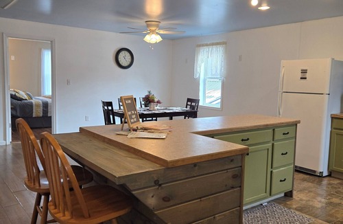 Tylersville Apartment | Spacious 3-bedroom apartment in tranquil Howard with ac