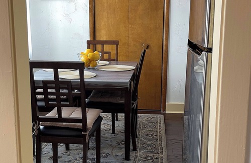 South Hills Apartment | Spacious 3-bedroom with WiFi in fantastic Pittsburgh