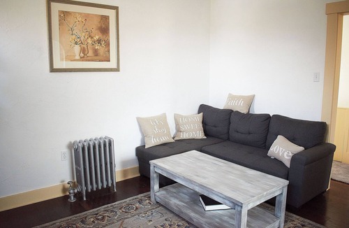 South Hills Apartment | Spacious 3-bedroom with WiFi in fantastic Pittsburgh