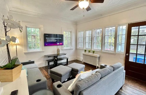 Richmond Hill Apartment | Spacious 3 BR house in Heart of the City